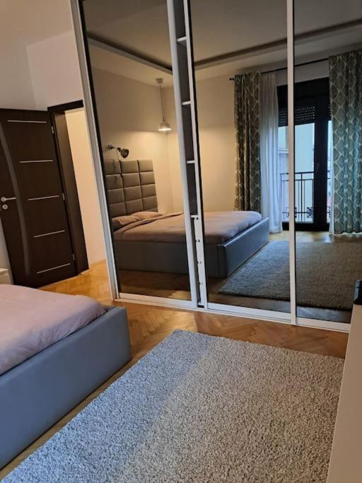 Classy With Parking In The Center Apartamento Bucarest