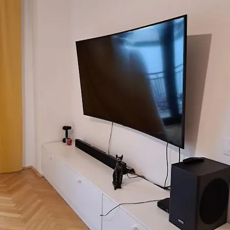 בוקרשט Classy Apartment With Parking In The City Center מראה חיצוני תמונה